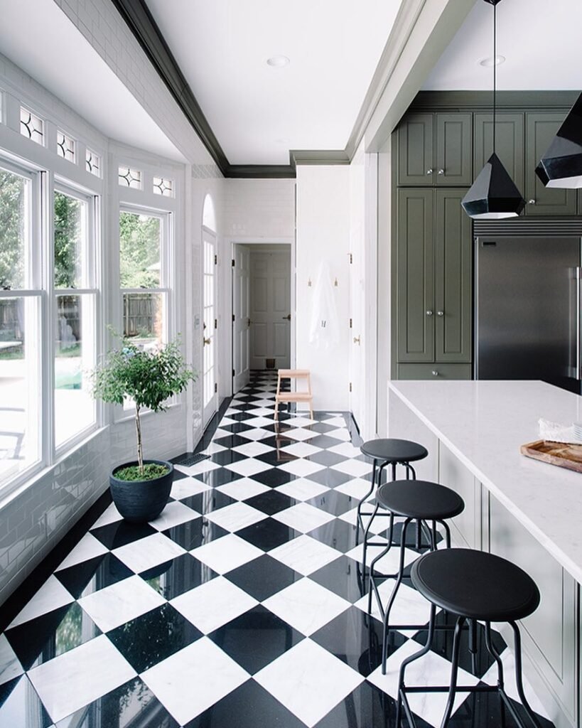 Modern Black and White Kitchen Ideas 4