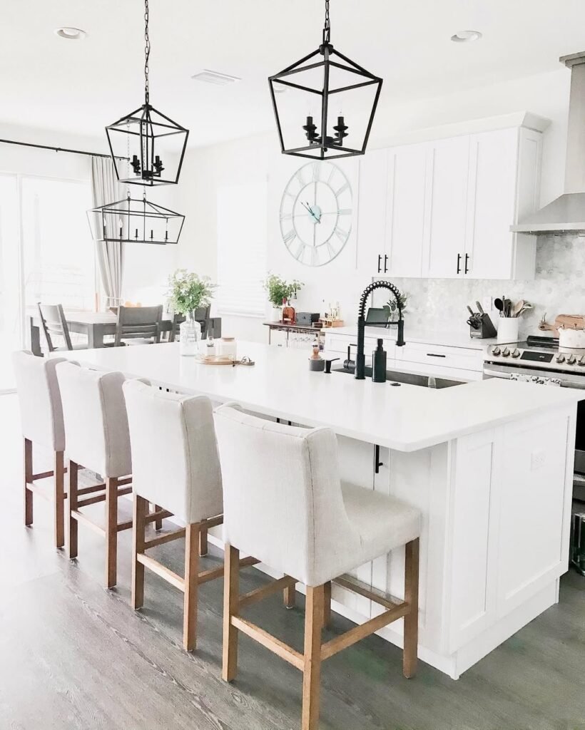 Modern Black and White Kitchen Ideas 5