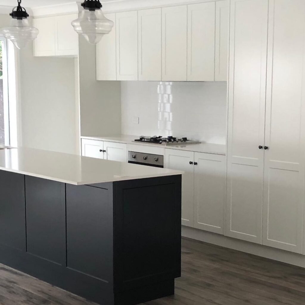 Modern Black and White Kitchen Ideas 8