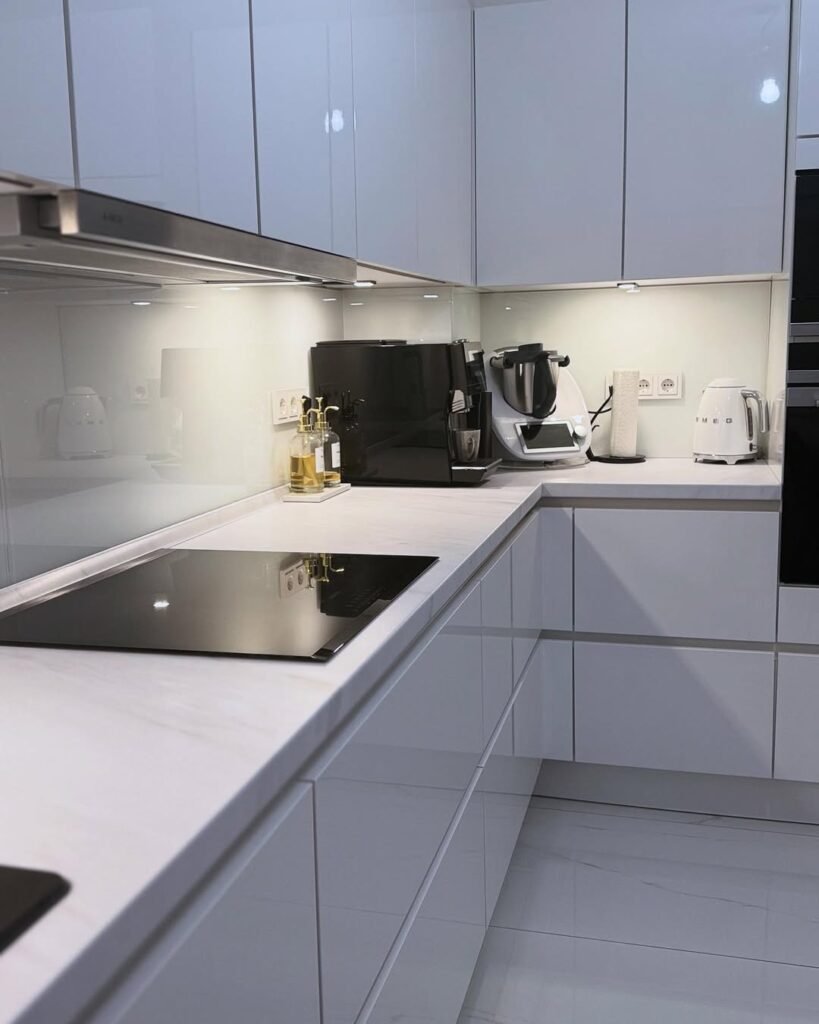 Modern White Kitchen Ideas 10