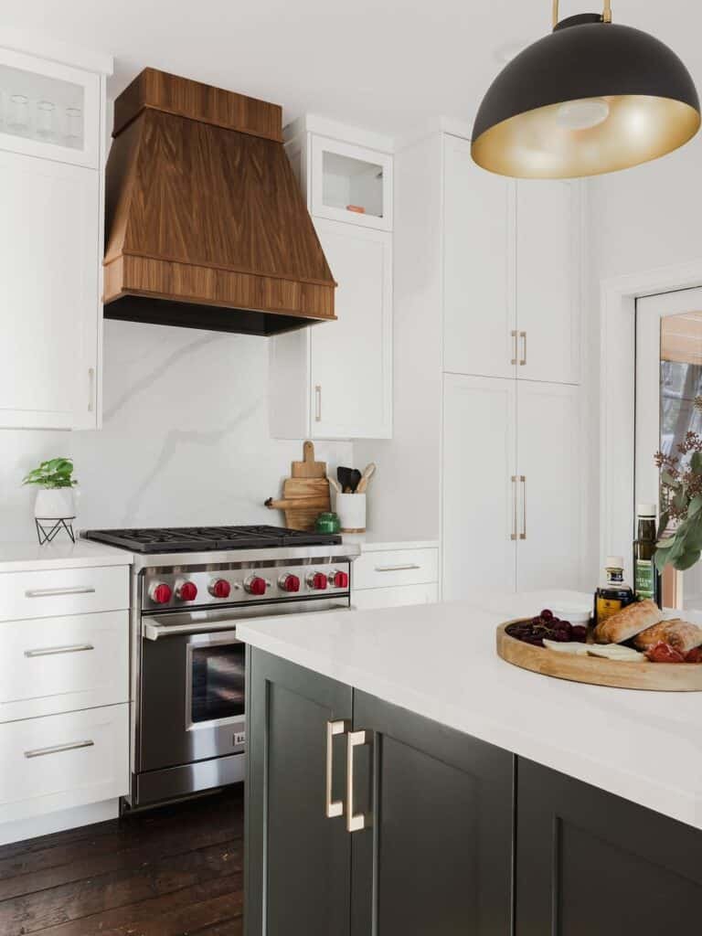Modern White Kitchen Ideas 19