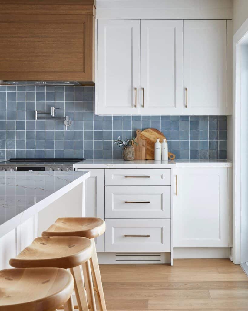 White Kitchen Backsplash Ideas