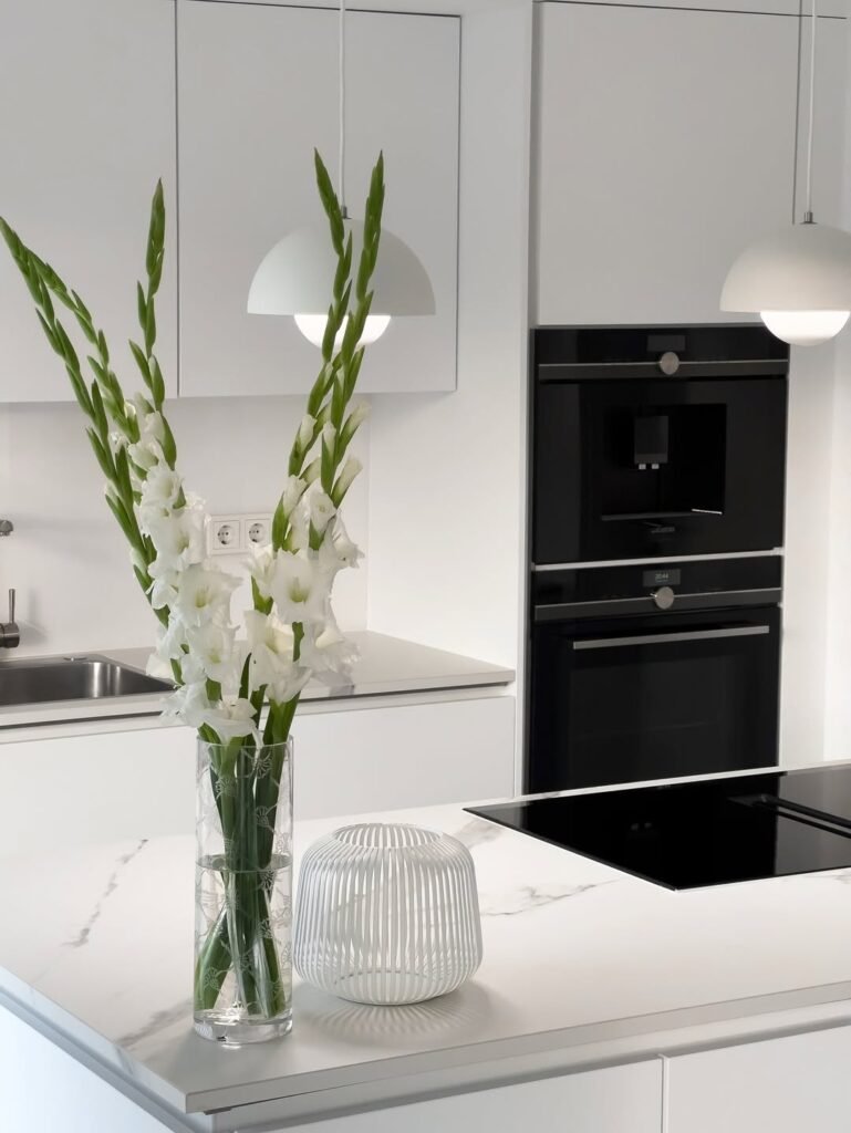 Modern White Kitchen Ideas 14