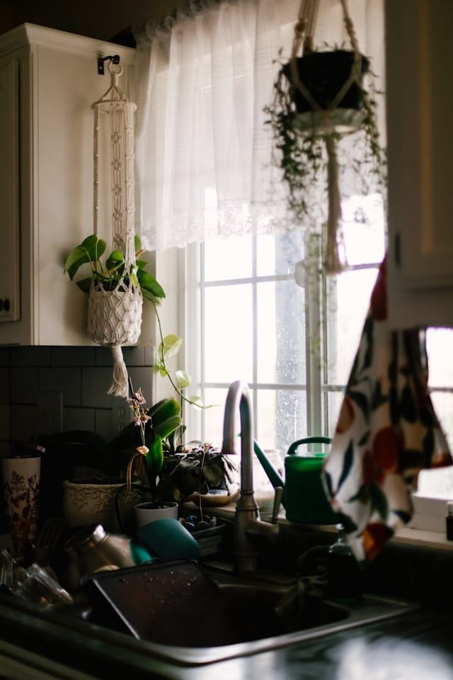 Clever Above-Sink Kitchen Curtain Styles