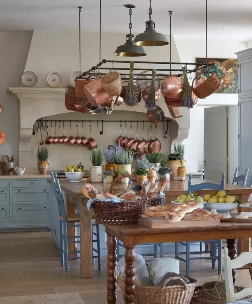 15+ Timeless Blue French Country Kitchen Ideas with European Charm